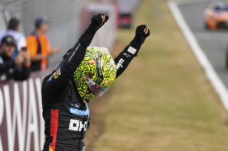 랜도 노리스(맥라렌)이 6일(현지시간) 영국 실버스톤 그랑프리에서 1위를 차지한 후 기뻐하고 있다. 뉴시스