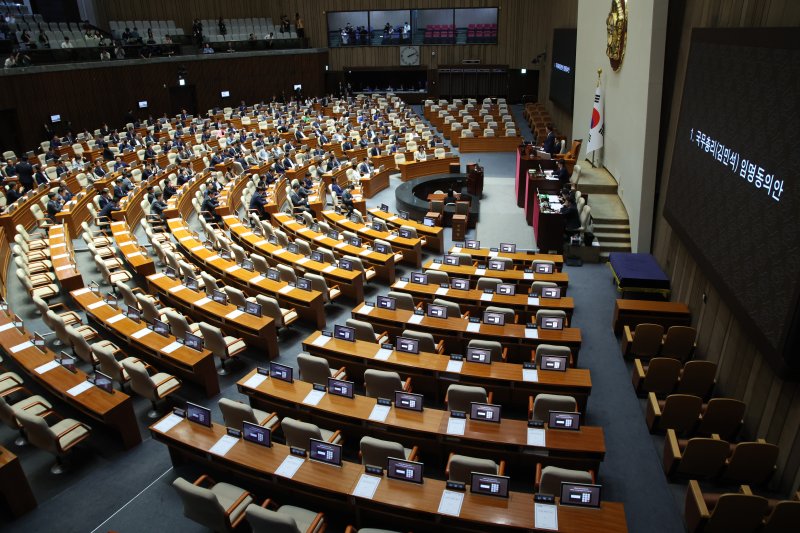 [서울=뉴시스] 김금보 기자 = 3일 서울 여의도 국회에서 열린 제426회 국회(임시회) 제4차 본회의에서 김민석 국무총리 임명동의안이 상정되고 있다. 국민의힘은 임명에 반대하며 의석을 비웠다. 2025.07.03. kgb@newsis.com