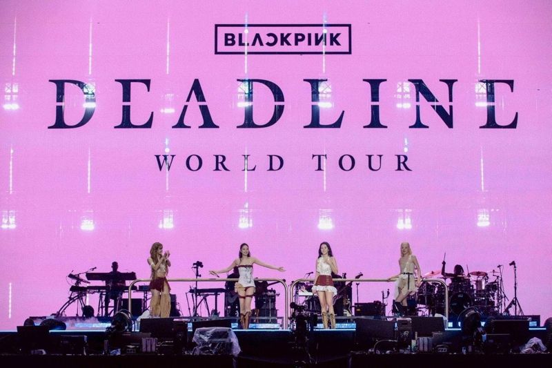 "13만원 냈는데.." 블랙핑크 공연, '시야 제로석' 논란
