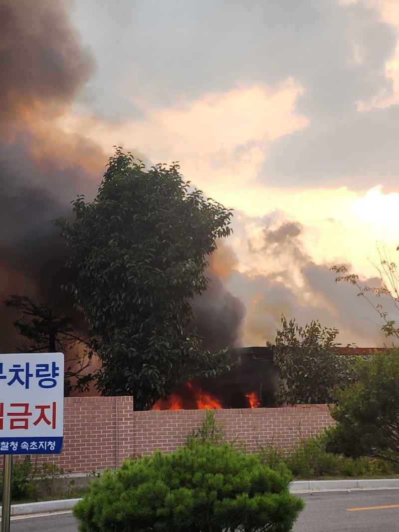 속초 동명동 단독주택 화재 현장.(강원도소방본부 제공, 재판매 및 DB 금지) 2025.7.7/뉴스1