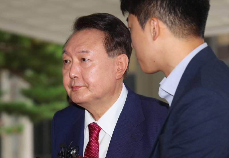윤석열 전 대통령이 5일 오전 서초구 서울고등검찰청에 마련된 내란특검에서 2차 대면조사를 받기 위해 출석하고 있다. (공동취재) 2025.7.5/뉴스1 ⓒ News1 구윤성 기자