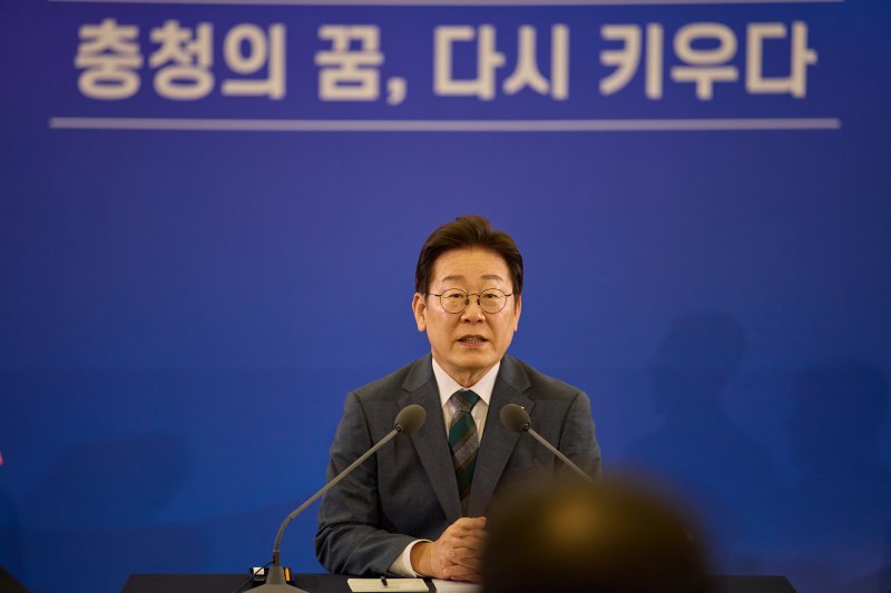 이재명 대통령이 4일 대전 유성구 대전컨벤션센터에서 열린 ‘충청에서 듣다, 충청 타운홀 미팅’에서 발언을 하고 있다. (대통령실 제공. 재판매 및 DB 금지) 2025.7.4/뉴스1 ⓒ News1 이재명 기자
