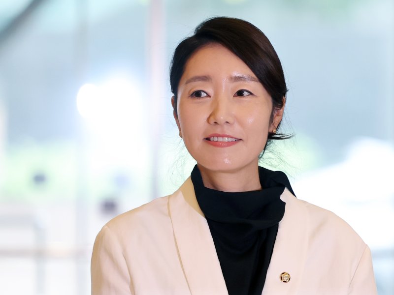 강선우 여성가족부 장관 라이브 바카라가 26일 오후 서울 종로구 이마빌딩에 마련된 인사청문회 사무실로 출근하고 있다. 2025.6.26/라이브 바카라1 ⓒ News1 황기선 기자