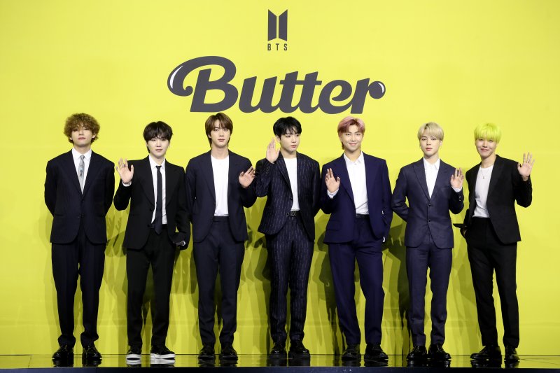 "BTS 탑승 정보 알려줄게" 수천만원 챙긴 항공사 직원 검찰 송치