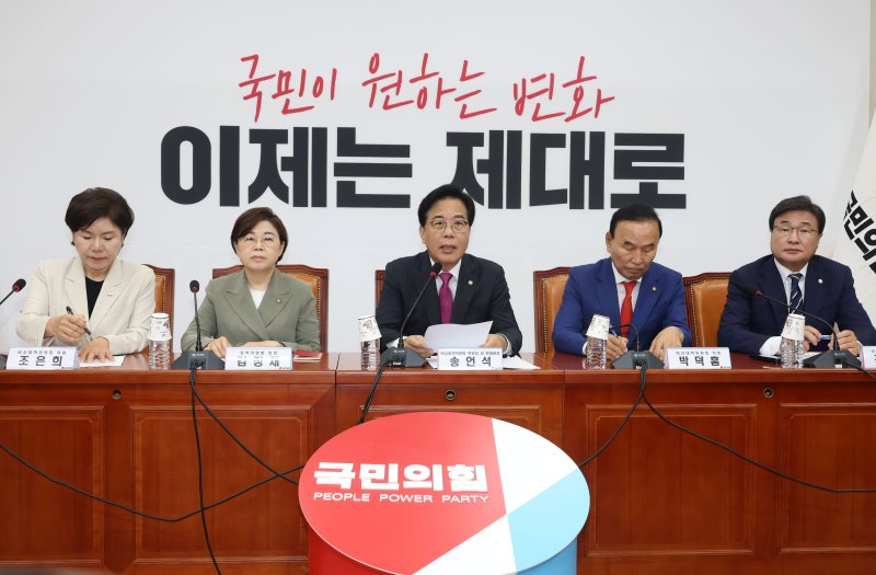 송언석 국민의힘 비상대책위원장 겸 원내대표가 7일 오전 서울 여의도 국회에서 열린 비상대책위원회의에서 발언하고 있다. 2025.7.7/뉴스1 ⓒ News1 이광호 기자