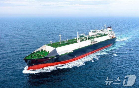 17만4000입방미터(㎥)급 LNG 운반선의 시운전 모습. (HD현대 제공)
