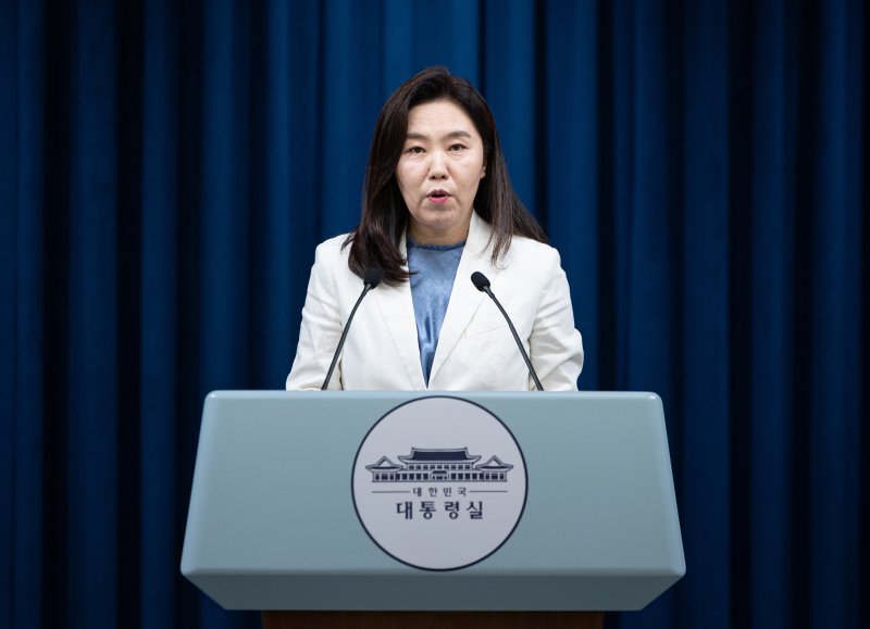 강유정 대통령실 대변인이 7일 서울 용산 대통령실 청사에서 청년담당관 신설 및 채용 관련 브리핑을 하고 있다. 2025.7.7/뉴스1 ⓒ News1 이재명 기자