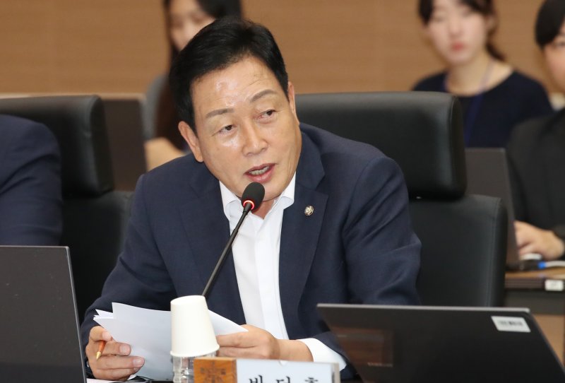 김선교 국민의힘 위원이 16일 정부대전청사 대회의실에서 열린 국회 농림축산식품해양수산위원회 산림청 국정감사에서 질의하고 있다. 2024.10.16/뉴스1 ⓒ News1 김기태 기자