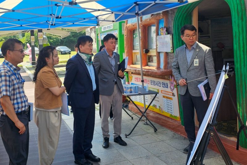 심상철 해외 바카라사이트 부군수(왼쪽 세번째)의 '산토끼노래동산' 현장 해외 바카라사이트(창녕군 제공. 재판매 및 DB금지).
