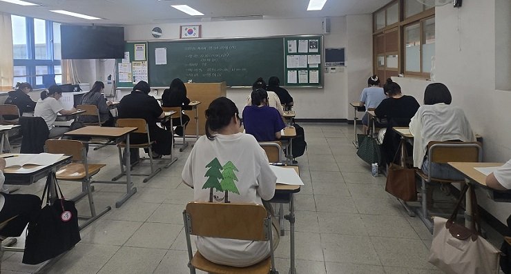 [서울=뉴시스]대한간호협회(간협)는 지난 5일 서울 중구 성동공업고등학교에서 2025년도 제22회 전문먹튀없는 바카라사이트 아톰카지노 자격 1차 시험을 실시했다. (사진= 대한간호협회 제공) 2025.07.07. photo@newsis.com.