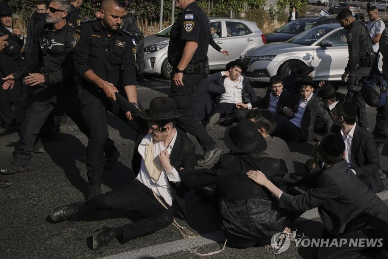 이스라엘 초정통파 유대교도들의 징집 반대 시위 (출처=연합뉴스)
