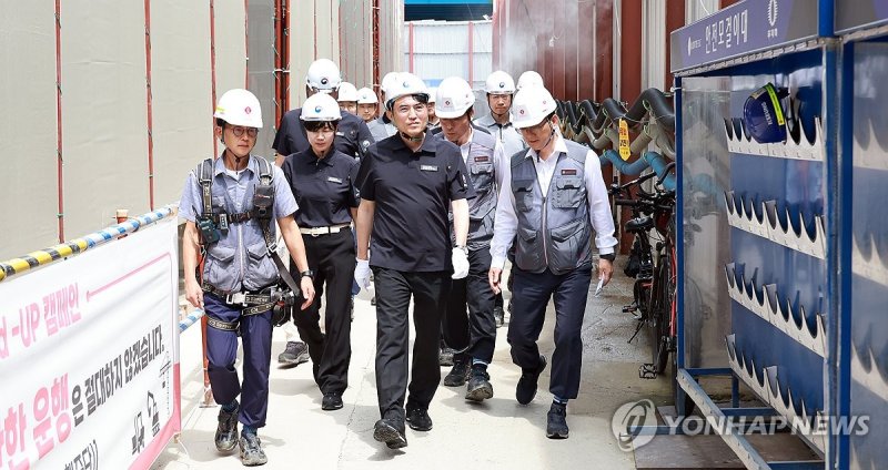 권창준 고용노동부 차관, 건설 현장 방문 (출처=연합뉴스)