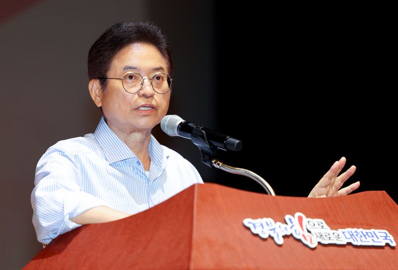 이철우 경북지사가 7일 도청 동락관에서 '직원 만남의 날' 행사에서 인사말을 하고 있다. 경북도 제공