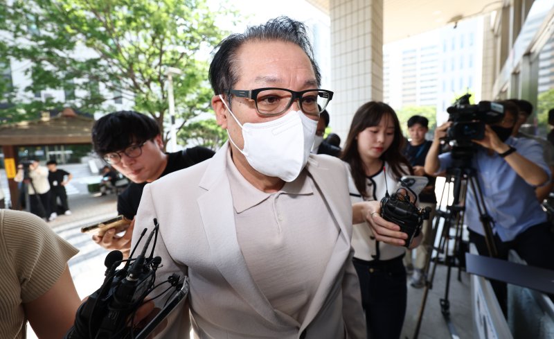 2018년 지방선거 공천헌금 의혹 혐의를 받는 건진법사 전성배씨가 23일 오전 서울 양천구 서울남부지법에서 열린 3차 공판에 출석하고 있다. (공동취재) 2025.6.23/뉴스1 ⓒ News1 장수영 기자