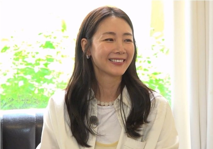 46세에 득녀 최지우 다른 엄마들과 20세 차이, 열심히 쫓아다녀