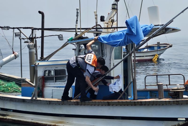 폭염에 쓰러진 70대 어선 선장 울산해경이 구조