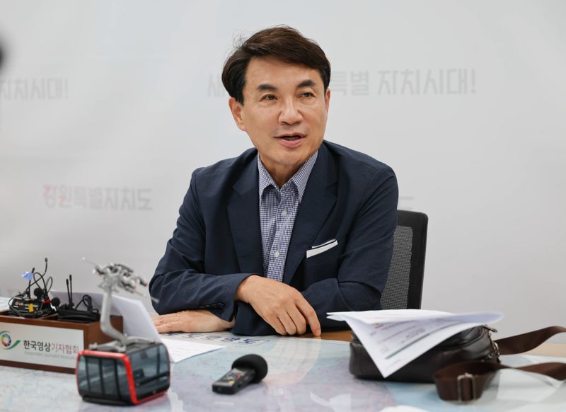 김진태 강원지사가 7일 기자간담회를 열고 지난 3년간의 주요 도정 성과와 향후 운영 방향을 설명하고 있다. 강원자치도 제공