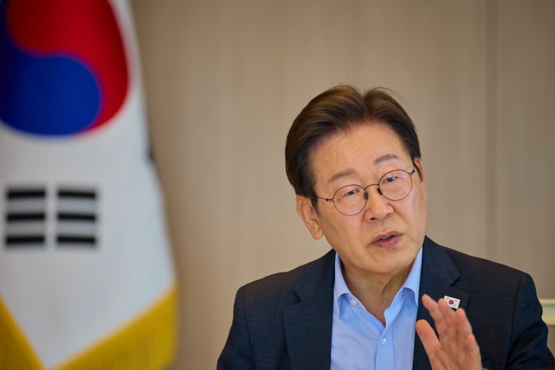 李대통령 “집이 투기수단 돼 주거불안”..與 “주식 끌어올릴 것”
