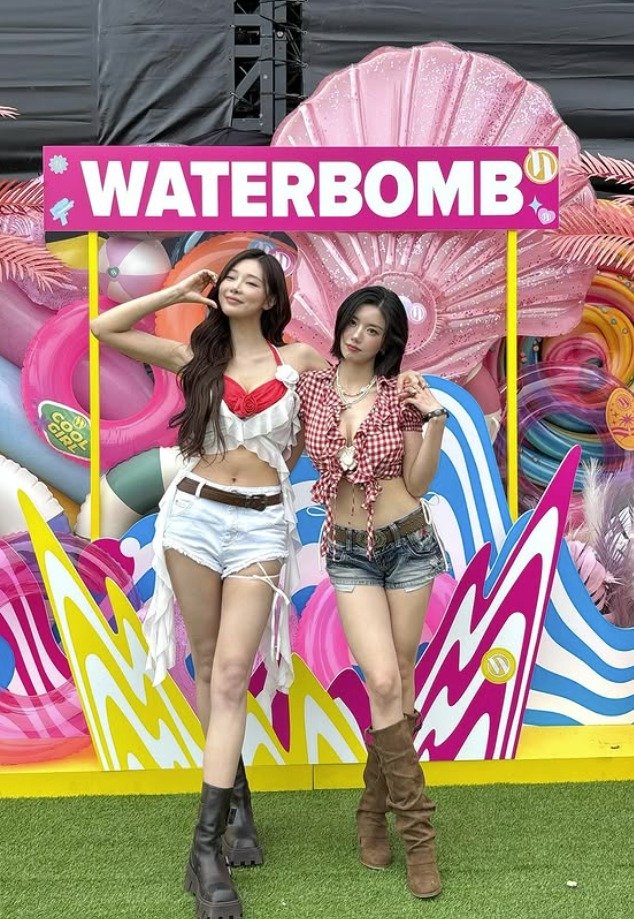 권은비x이시안, 비키니 입고 뽐낸 워터밤 여신 '섹시미' [N샷]