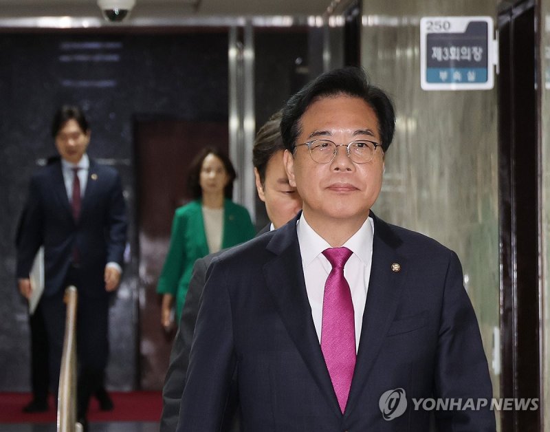 비공개 회의 향하는 송언석 비상대책위원장 (출처=연합뉴스)