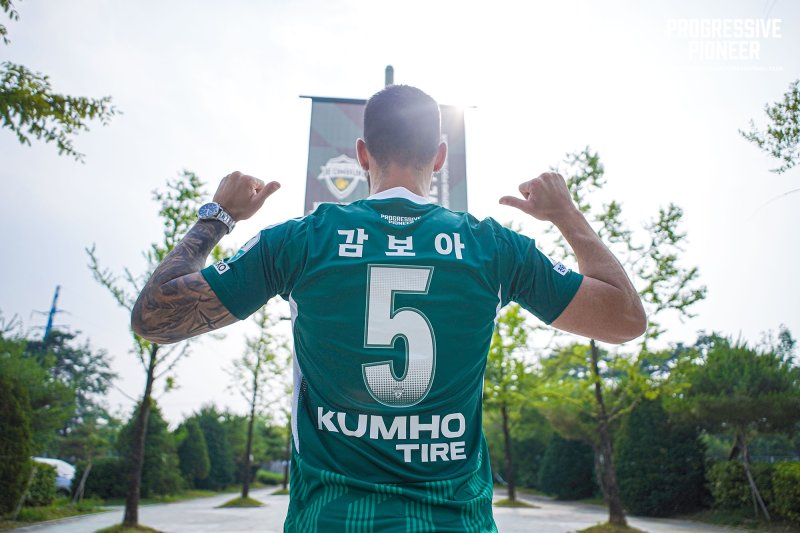 [서울=뉴시스]K리그1 전북, 포르투갈 출신 미드필더 감보아 영입. (사진=전북 현대 제공)