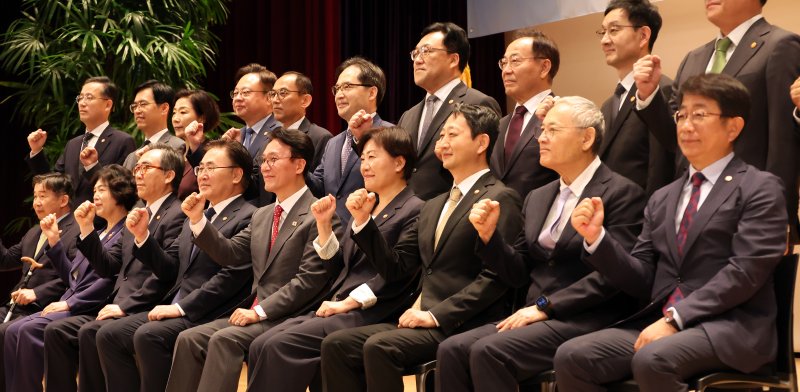 金총리, 전공의·의대생 만나 '의정 갈등' 실마리 푼다