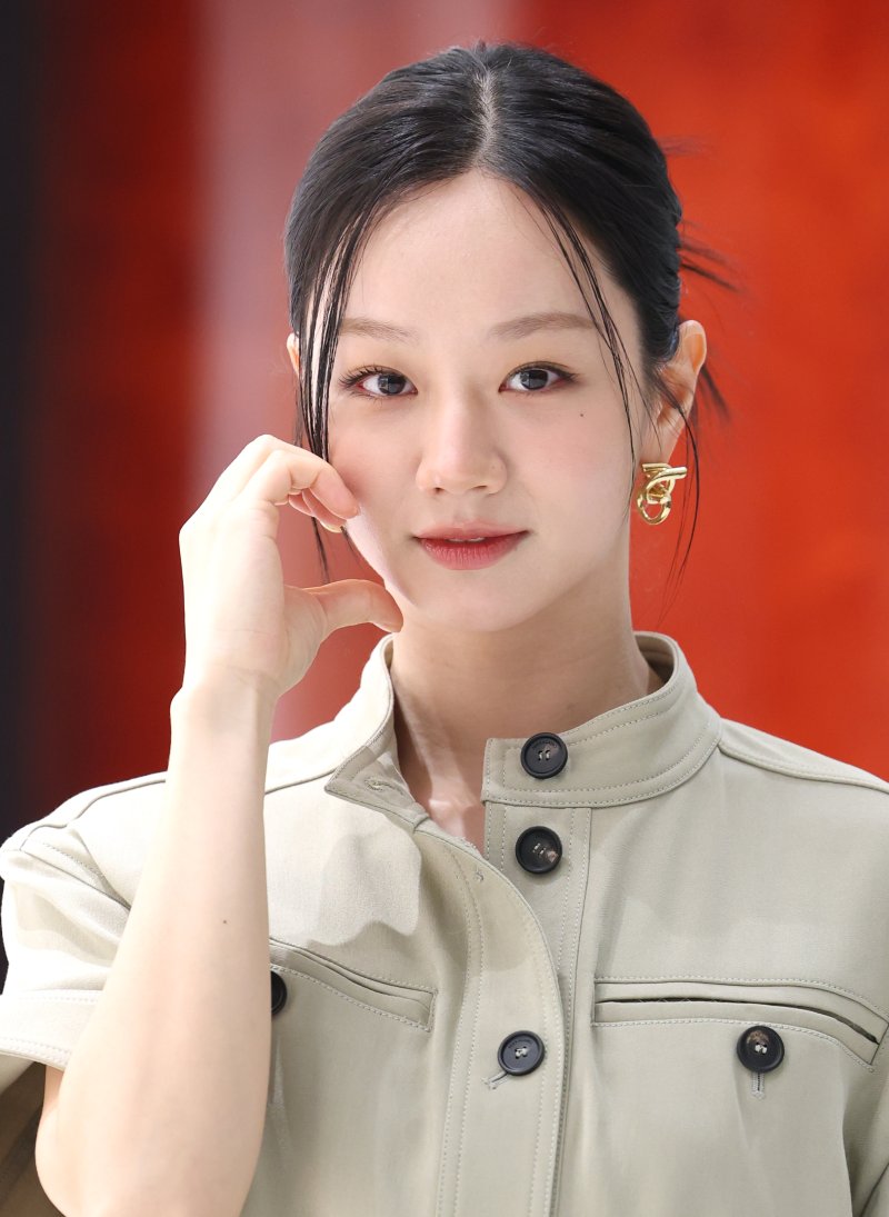 배우 바카라 룰가 7일 오후 서울 영등포구 더현대 서울에서 열린 페라가모 부티크 오픈 기념 행사에 참석해 바카라 룰스러운 볼 하트를 그리고 있다. ⓒ News1 권현진 기자
