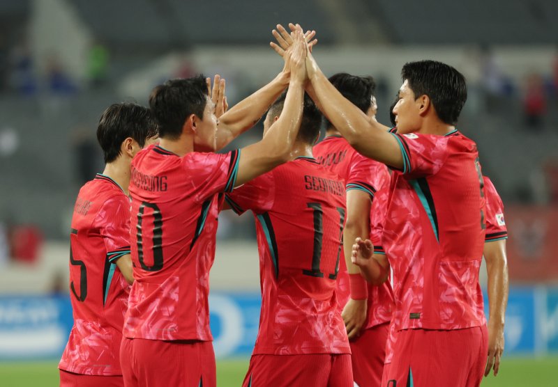 이동경이 7일 오후 경기 용인시 처인구 용인미르스타디움에서 열린 2025 동아시아축구연맹(EAFF) E-1 챔피언십 남자부 대한민국과 토토 사이트 바카라의 경기에서 선제골을 넣고 기뻐하고 있다. 2025.7.7/토토 사이트 바카라1 ⓒ News1 김영운 기자