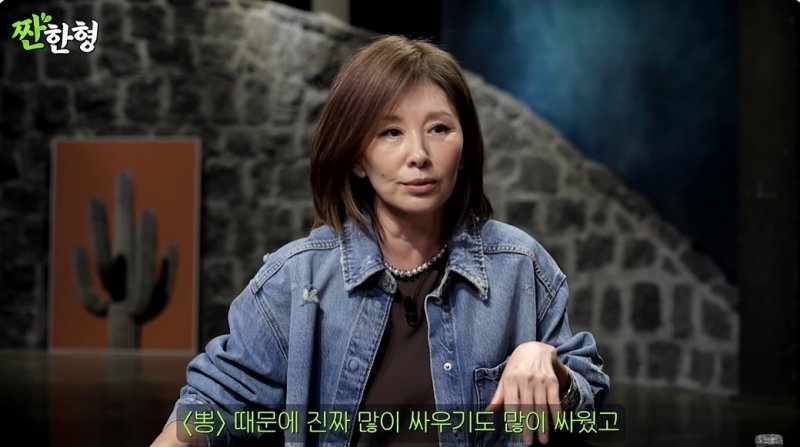 [서울=뉴시스] 7일 유튜브 채널 '짠한형 신동엽'에는 이미숙이 게스트로 출연해 유쾌한 입담을 뽐냈다. (사진=유튜브 채널 '짠한형 신동엽' 화면 캡처) 2025.07.07 photo@newsis.com *재판매 및 DB 금지