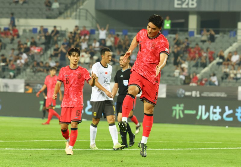 [용인=뉴시스] 박주성 기자 = 7일 경기 용인 미르스타디움에서 열린 2025 EAFF(동아시아축구연맹) E-1 챔피언십(동바카라사이트 제작) 한국 대 중국과 경기에서 한국 주민규가 추가골을 넣고 기뻐하고 있다. 2025.07.07. park7691@newsis.com