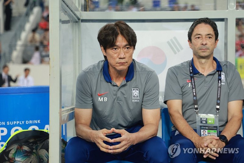 “축구는 공으로 하는 거야, 꿈으로 하는 게 아니야" 홍명보호, 중국에 3-0 한 수 지도