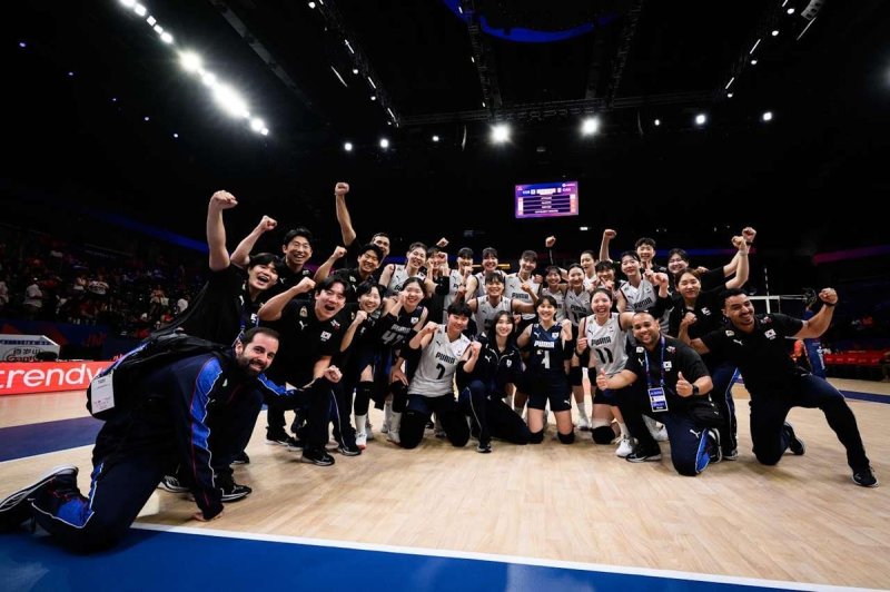 캐나다전 승리 후 기념 촬영한 여자배구 대표팀 (출처=연합뉴스)