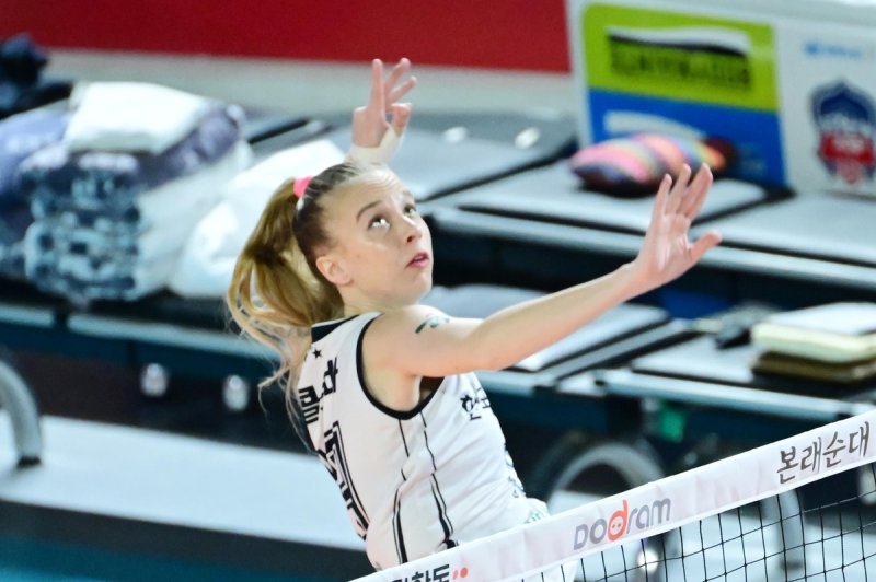 지난 시즌 도로공사에서 뛰었던 니콜로바 (출처=연합뉴스)