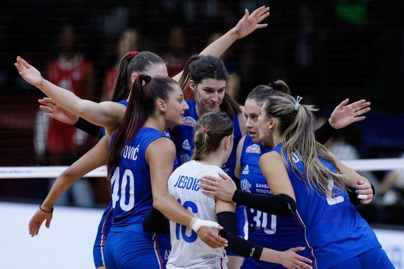 부키리치(중앙 뒤쪽)가 포함된 세르비아 여자배구 대표팀 선수들 (출처=연합뉴스)