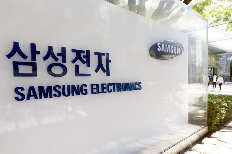 "재고자산 등 일회성 비용 털어"...삼성전자, 2분기 영업익 4조원대(1보)