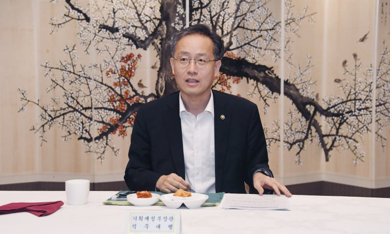 美 상호관세 통보에… 기재부 “금융시장 과민반응시 과감 조치”