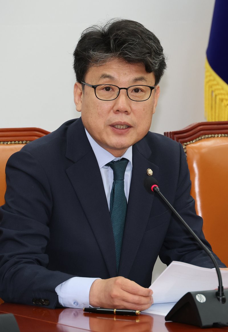 더불어민주당 진성준 정책위의장이 지난 8일 서울 여의도 국회에서 열린 더불어민주당 원내대책회의에서 발언하고 바카라사이트 승리바카라 소울카지노. 연합뉴스