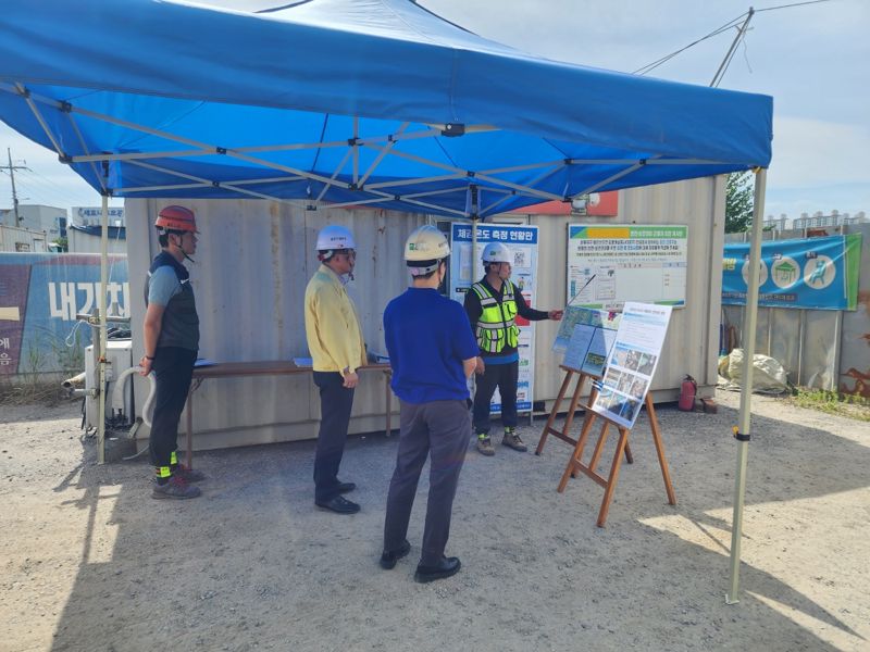 연일 폭염이 기승을 부리고 있는 가운데 광주광역시 종합건설본부가 온열질환 및 건설 현장 내 안전사고를 예방을 위해 오는 8월 31일까지 '폭염 대비 특별 안전 점검'을 실시한다.
