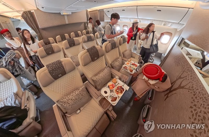 에미레이트항공, 개조된 보잉 777 프리미엄 이코노미석 공개 (출처=연합뉴스)