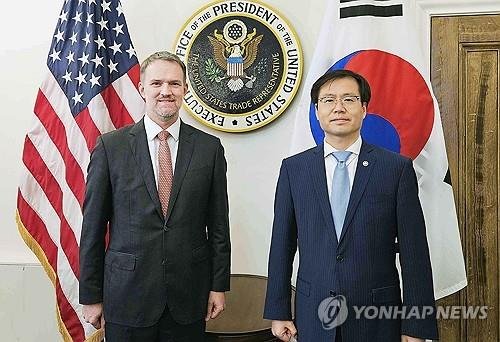 한미 무역협상 담당자인 여한구 통상교섭본부장과 그리어 USTR대표 (출처=연합뉴스)