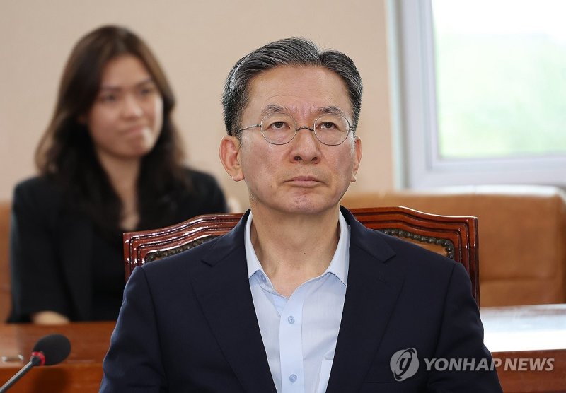 생각에 잠긴 정성호 법무부 장관 후보자 (출처=연합뉴스)