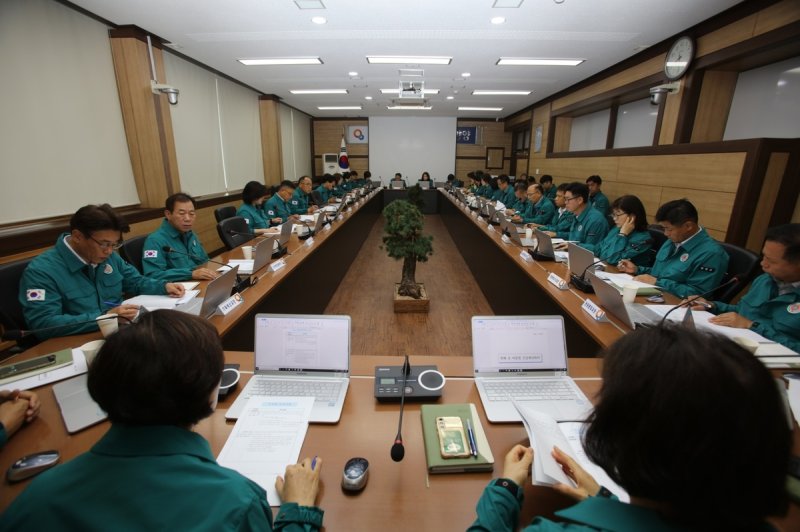 양양군 긴급 재난 대책 회의 (출처=연합뉴스)