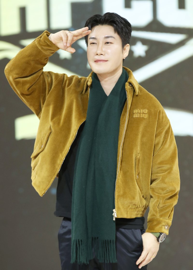 산이, 소속 여성 가수 주거침입 무혐의 결론…증거 불충분