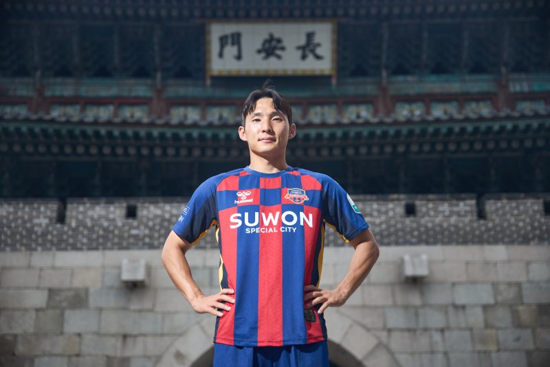 수원FC에 입단한 이시영. (수원FC 제공)