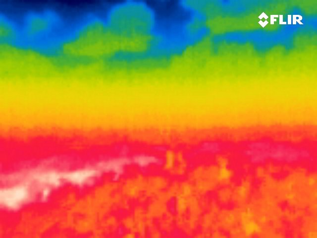 [성남=뉴시스] 이영환 기자 = 서울의 낮기온이 36도까지 오른 8일 오후 경기 성남시 남한산성에서 열화상 카메라로 촬영한 서울 도심이 붉게 보이고 있다.열화상 카메라로 촬영한 사진은 온도가 높을수록 붉은색, 낮을수록 푸른색을 나타낸다. 2025.07.08. 20hwan@newsis.com