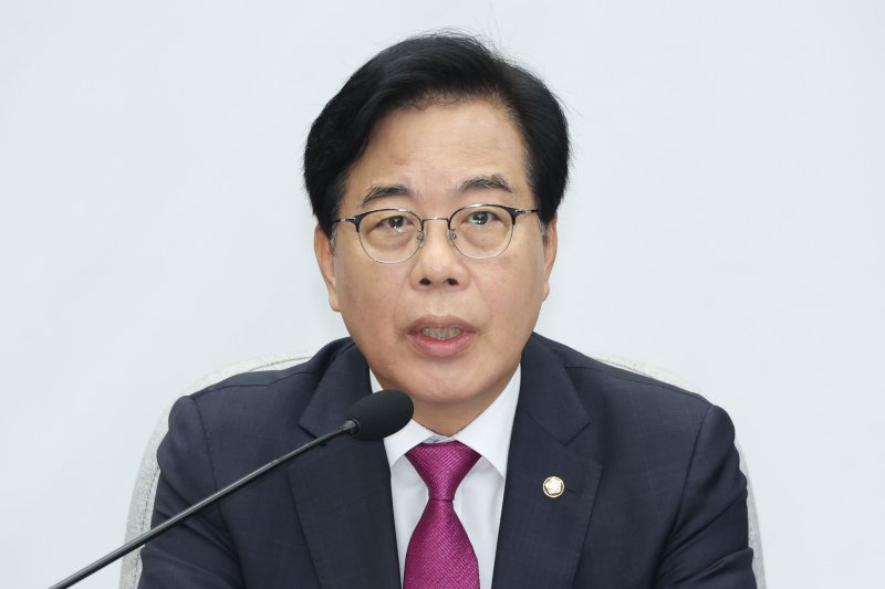 송언석 국민의힘 비상대책위원장 겸 원내대표가 8일 오전 서울 여의도 국회에서 열린 원내대책회의에서 발언하고 있다. 2025.7.8/뉴스1 ⓒ News1 이광호 기자