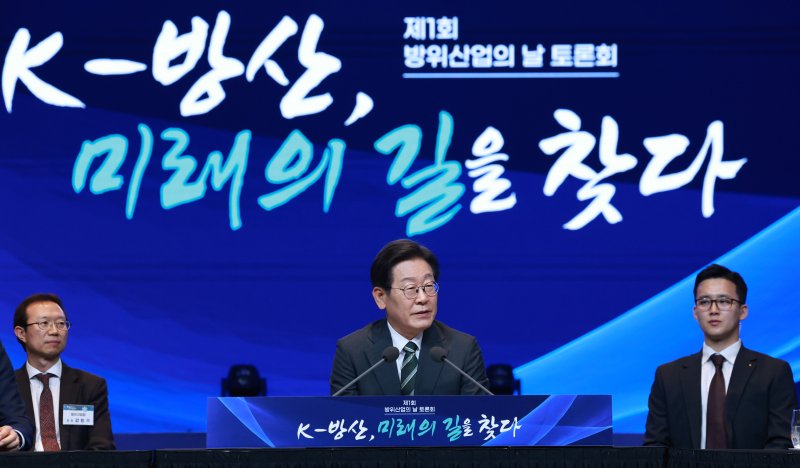 [서울=뉴시스] 최동준 기자 = 이재명 대통령이 8일 서울 용산구 그랜드 하얏트 서울에서 열린 제1회 방위산업의 날 토론회에서 발언을 하고 있다. (대통령실통신사진기자단) 2025.07.08. photocdj@newsis.com