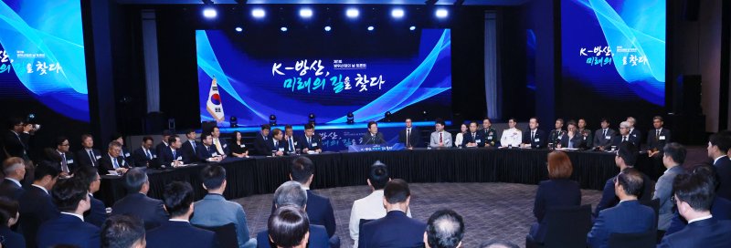 [서울=뉴시스] 최동준 기자 = 이재명 대통령이 8일 서울 용산구 그랜드 하얏트 서울에서 열린 제1회 방위산업의 날 토론회에서 발언하고 있다. (대통령실통신사진기자단) 2025.07.08. photocdj@newsis.com