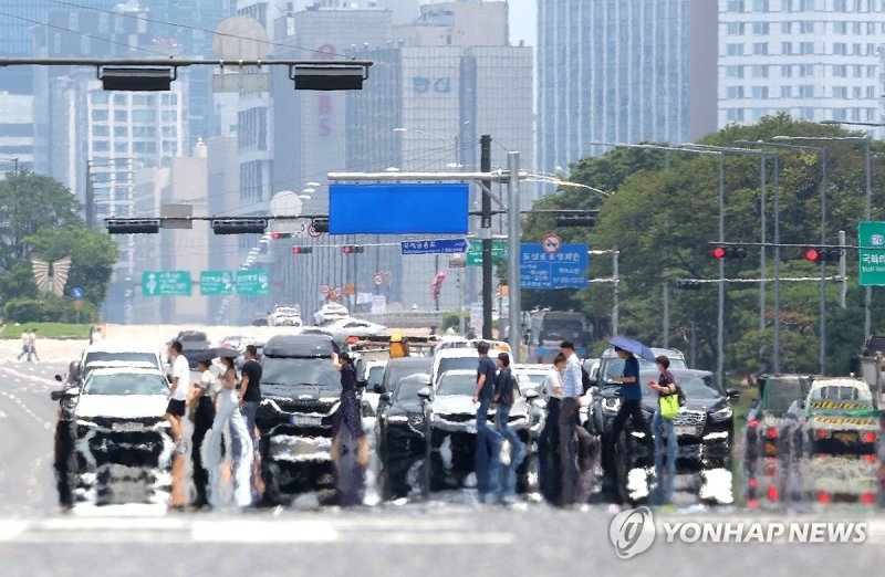 끓는 여의대로 (출처=연합뉴스)