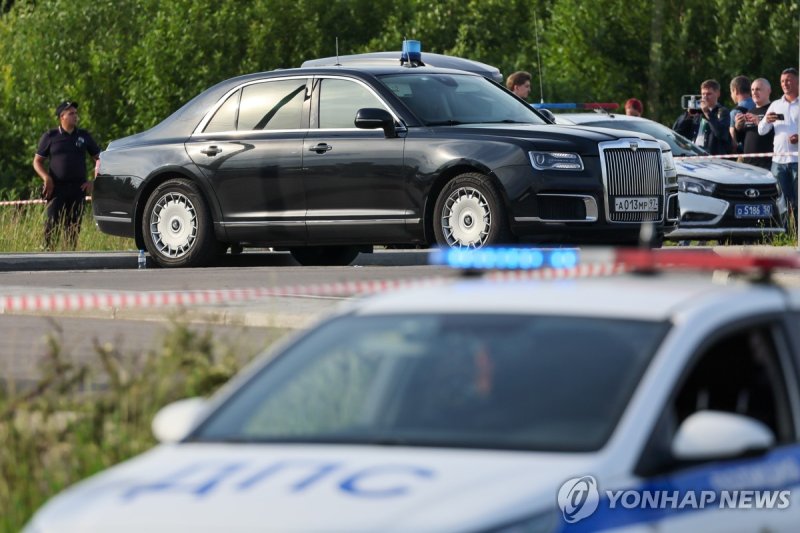 러시아 교통장관 로만 스타로보이트 시신이 발견된 장소와 그의 차량 (출처=연합뉴스)